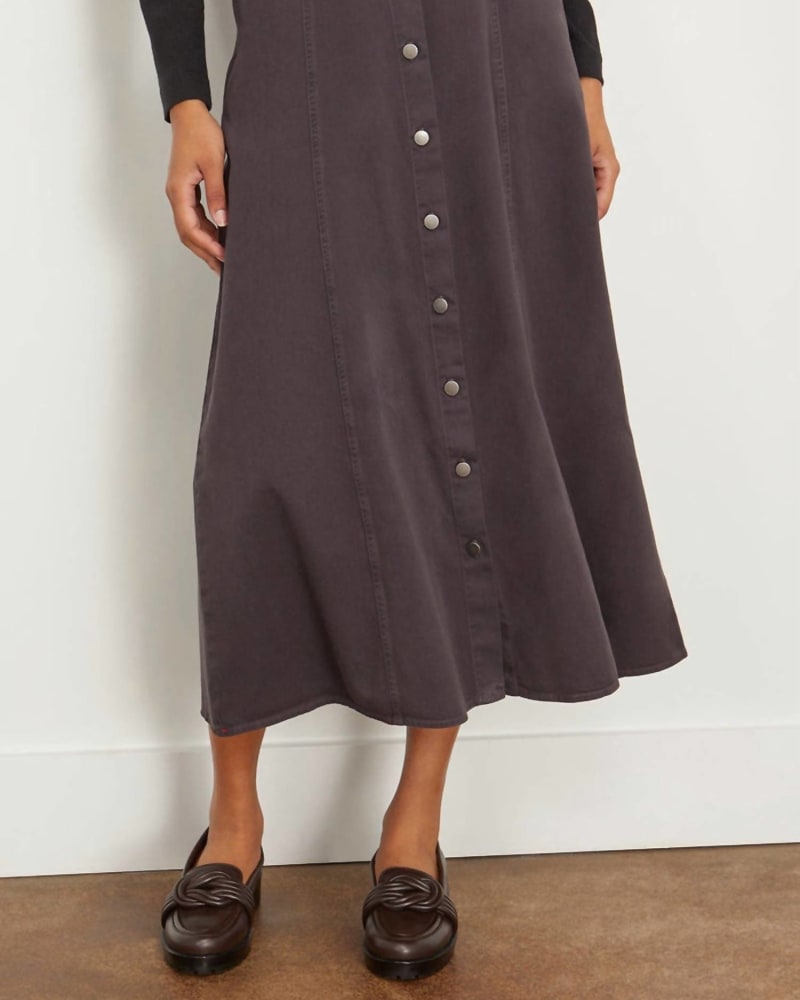 Front of a model wearing a size L Spence Skirt in Vintage Black in Vintage Black by XIRENA. | dia_product_style_image_id:340388